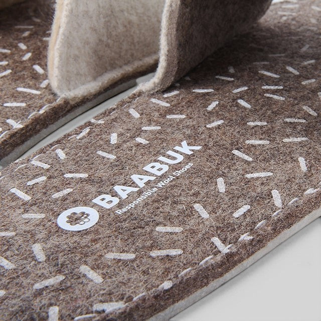 Baabuk Baabulette wool sandals in middle grey with white stitched pattern and branded footbed detail