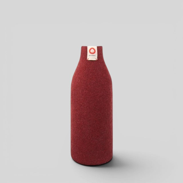 Baabuk Bordeaux wool bottle cover for insulation, handmade from natural New Zealand wool with a branded fabric tag.
