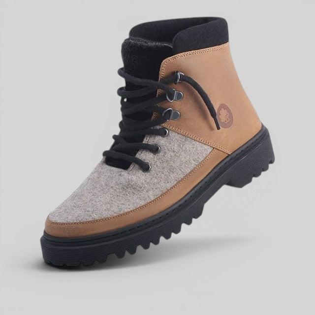 Baabuk Ice Wooler pepper brown wool boots with nubuck leather trim, black laces, and a durable rubber lug sole.