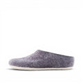 Baabuk Mel dark grey Pantoufles en laine faites à la main avec semelles en crêpe de caoutchouc naturel, vue de côté