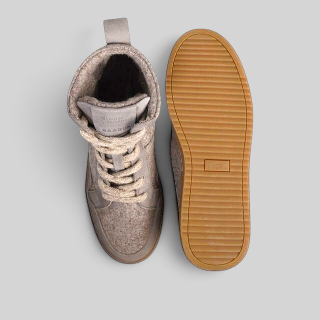 Baabuk Peaks Wooler sneakers in warm grey Pyrenean wool with thick laces and a natural rubber outsole, top view.