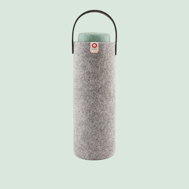 Baabuk light grey wool wine cooler with a leather handle and a green top insert. Designed in Switzerland, handmade in Nepal.